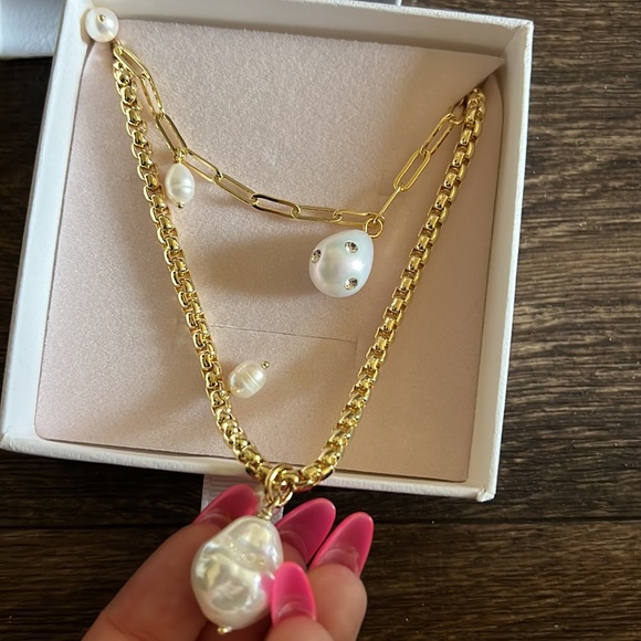 Layered Pearl Necklace - Picture 2 of 2